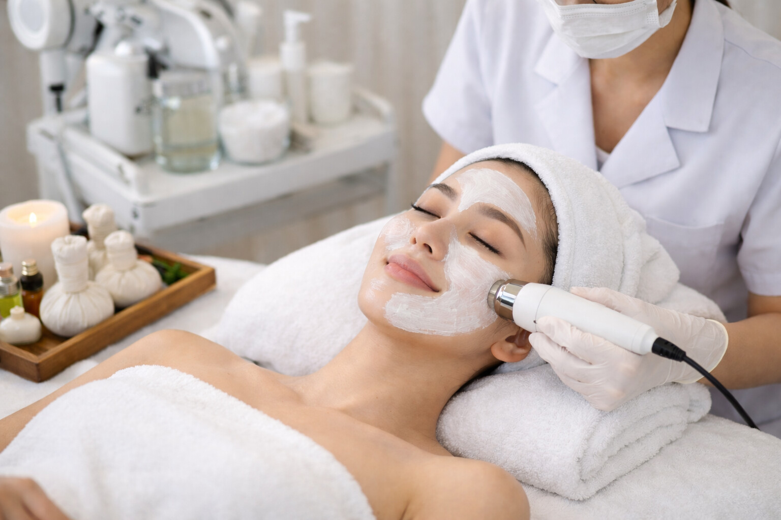 Paket Facial Wajah di Klinik Kecantikan, Lebih Hemat & Efektif