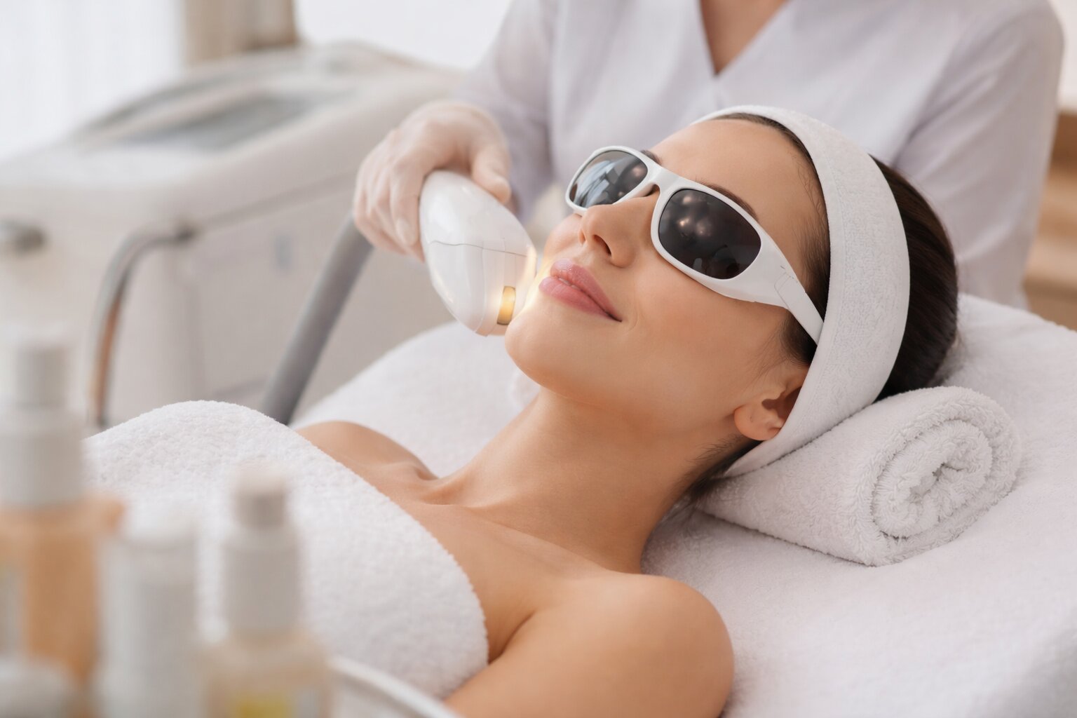 Laser IPL untuk Wajah, Solusi Efektif Atasi Flek, Jerawat & Warna Kulit Tidak Merata